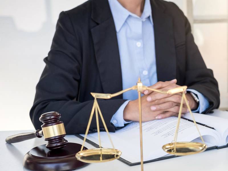 上海工伤赔偿律师：工人干活受伤责任与赔偿之深度剖析