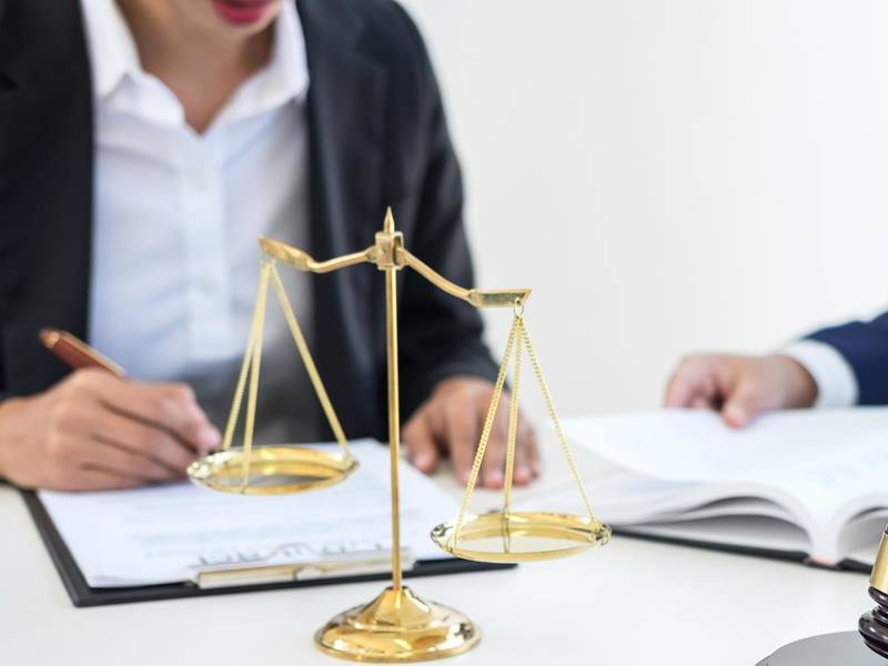 上海工伤赔偿律师视角：上班时间打架是否算工伤及老板赔偿责任问题探讨