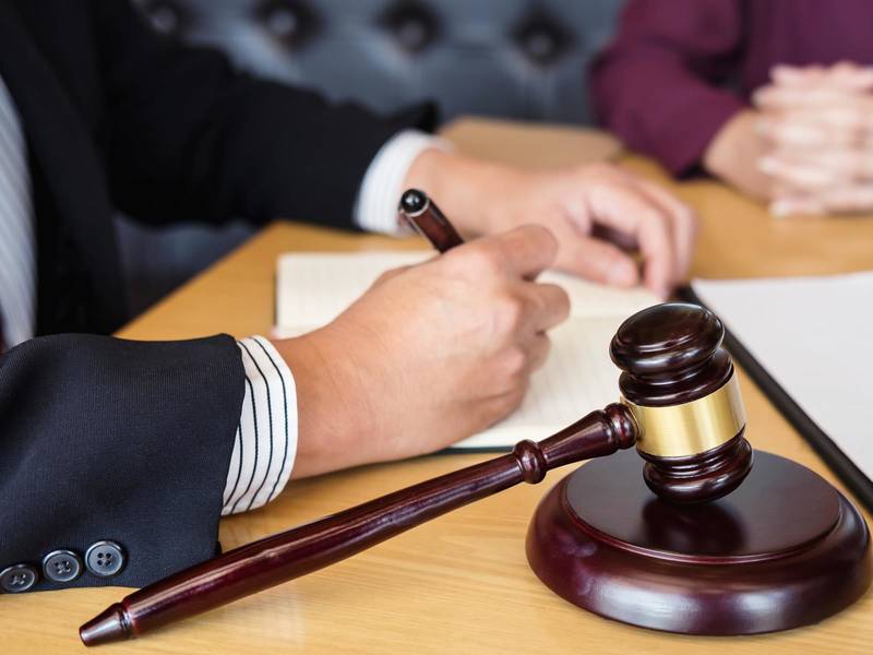 上海工伤赔偿律师解读上下班出车祸的赔付问题
