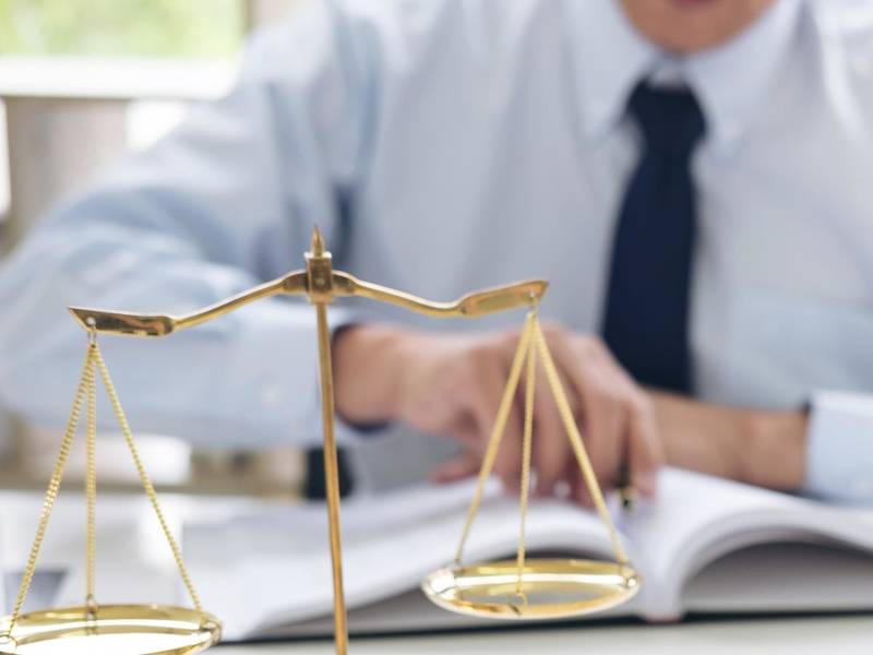 上海工伤保险律师视角下的工伤认定依据工伤保险条例之深度剖析